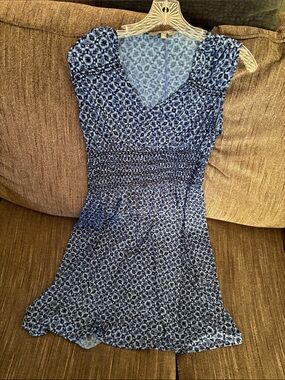 Daisy Fuentes Blue Patterned V-Neck Mini Dress
